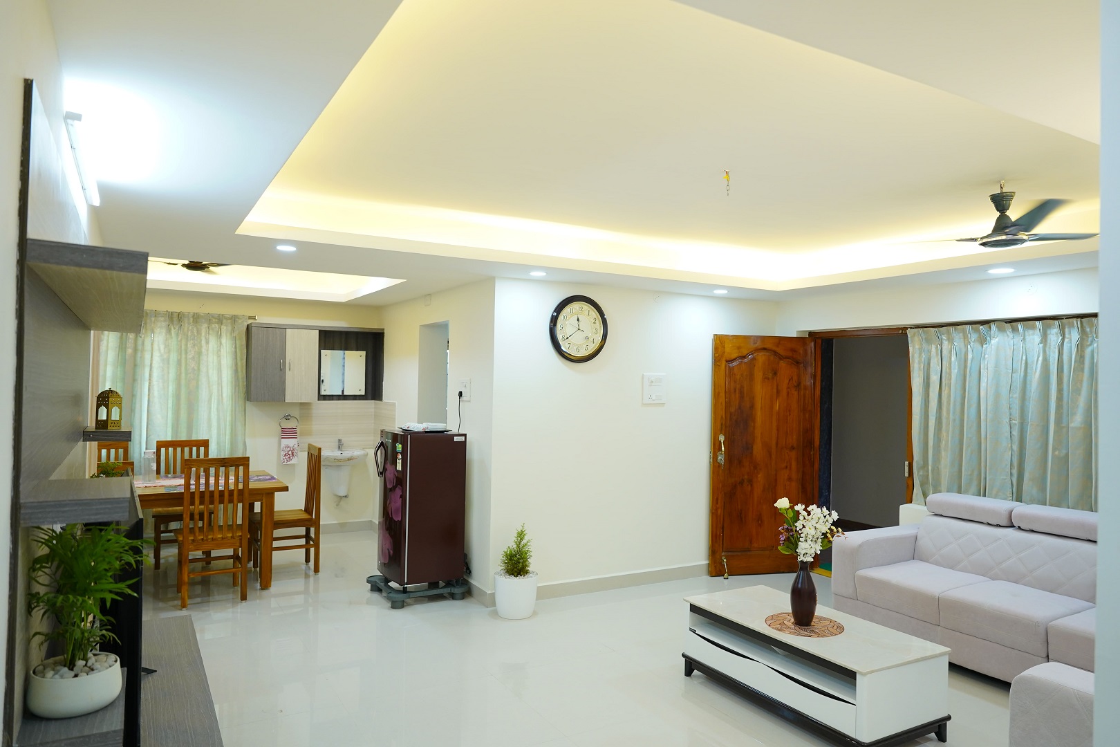 Priya Woodz Homestay slide 8